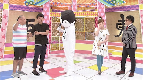 （左から）サルゴリラと夫婦のじかん。(c)中京テレビ