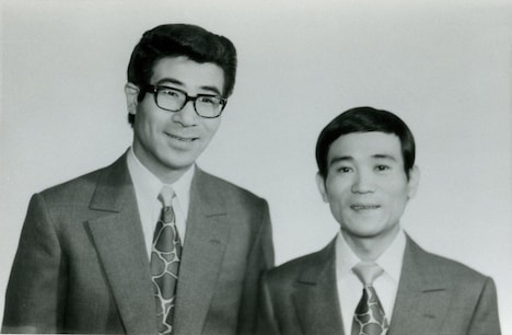 谷しげるとの漫才コンビ「ざ・どっきんぐ」。(c)吉本興業