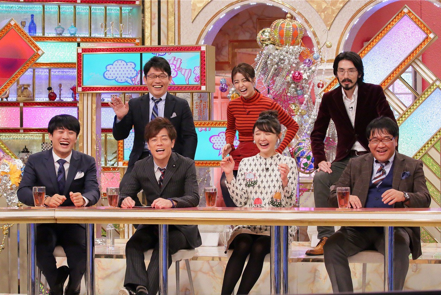 スタジオの出演者たち。(c)テレビ朝日