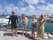 「旅ずきんちゃん」に出演する（左から）オードリー春日、菊地亜美、鈴木奈々、岡井千聖。(c)CBC