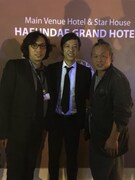 「第21回釜山国際映画祭」にて、左から行定勲、板尾創路、キム・ギドク。