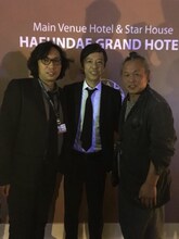 「第21回釜山国際映画祭」にて、左から行定勲、板尾創路、キム・ギドク。