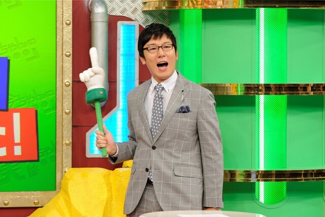 「今ちゃんの『実は…』」でぼんちおさむの素顔を紹介する浅越ゴエ。(c)ABC