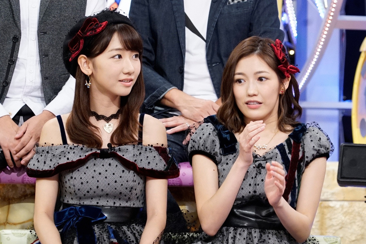 左から柏木由紀、渡辺麻友。(c)読売テレビ