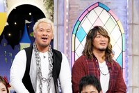 左から真壁刀義、棚橋弘至。(c)読売テレビ