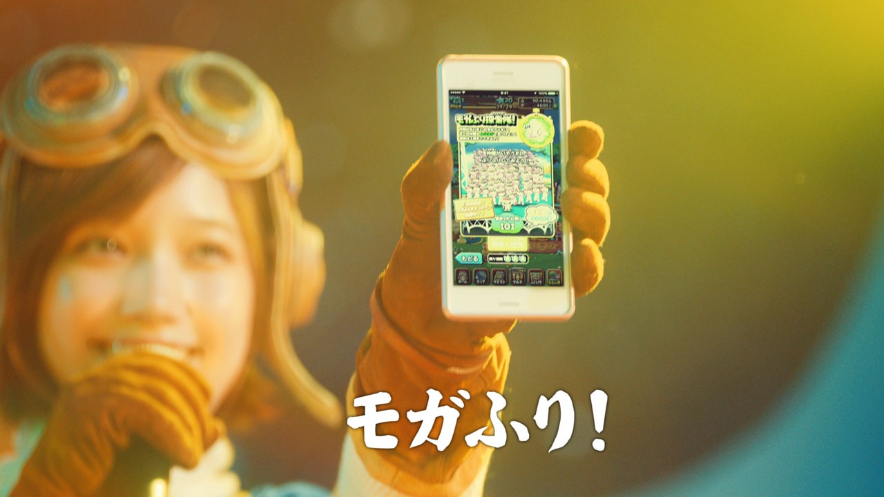 「1周年LIVE・モガふりチャレンジ篇」のワンシーン。