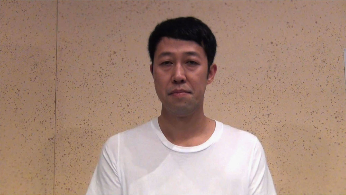 井上竜夫との思い出を語る小籔千豊。(c)MBS
