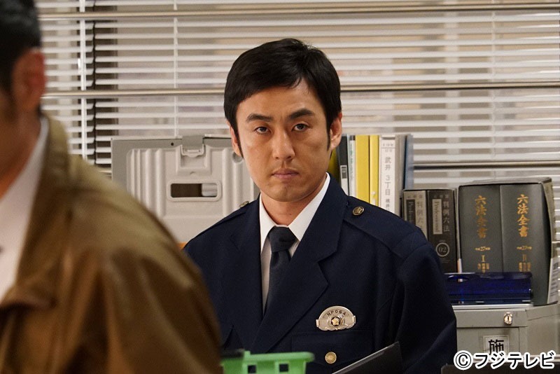 ドラマ「キャリア～掟破りの警察署長～」第2話の撮影に参加したロバート山本。