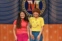 漫才でトークテーマを発表するガンバレルーヤ。(c)読売テレビ