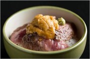 「加藤牛肉店」のサーロインステーキ&ウニのせ丼。