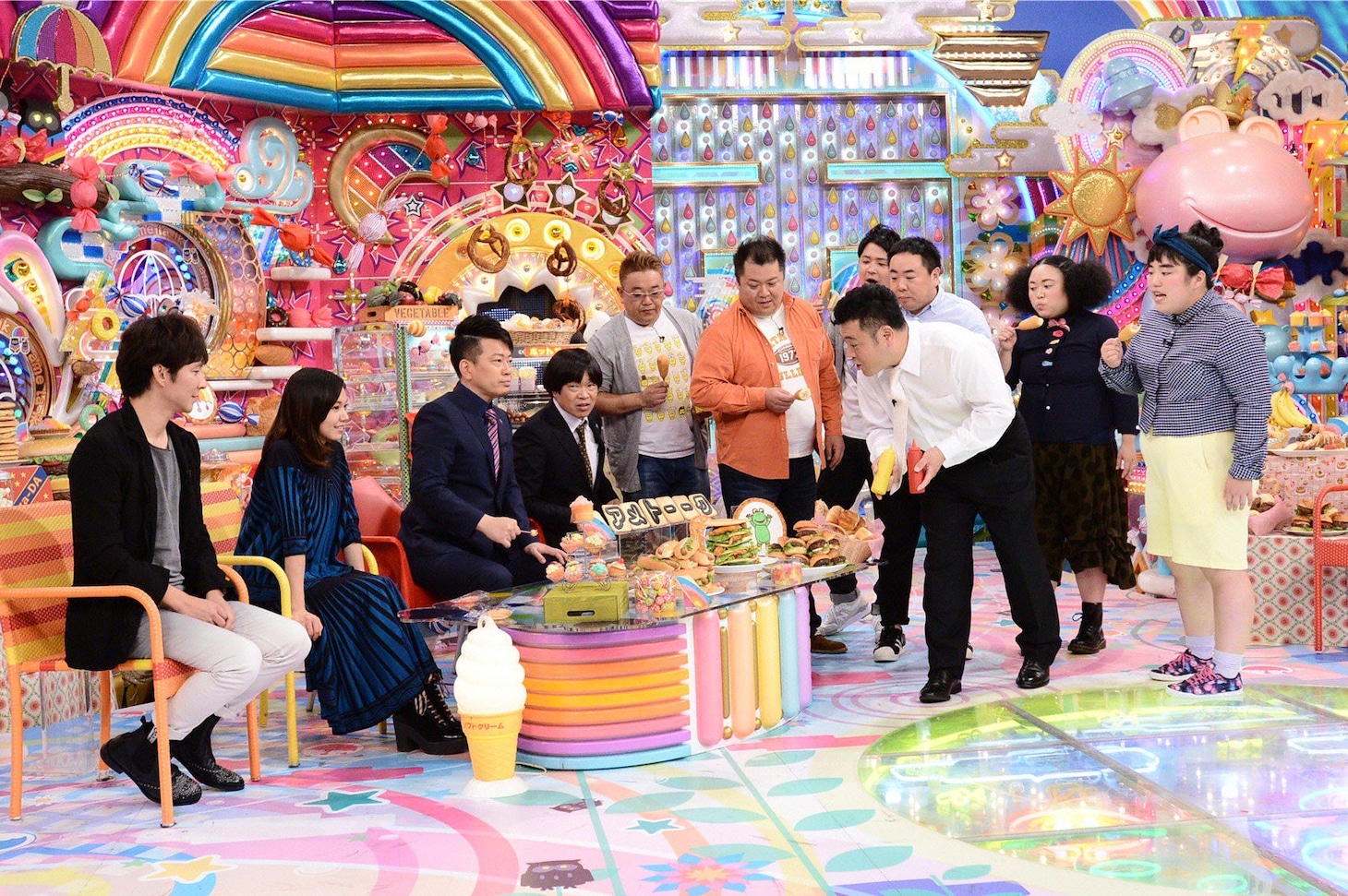 「ついつい食べ過ぎちゃう芸人」のワンシーン。(c)テレビ朝日