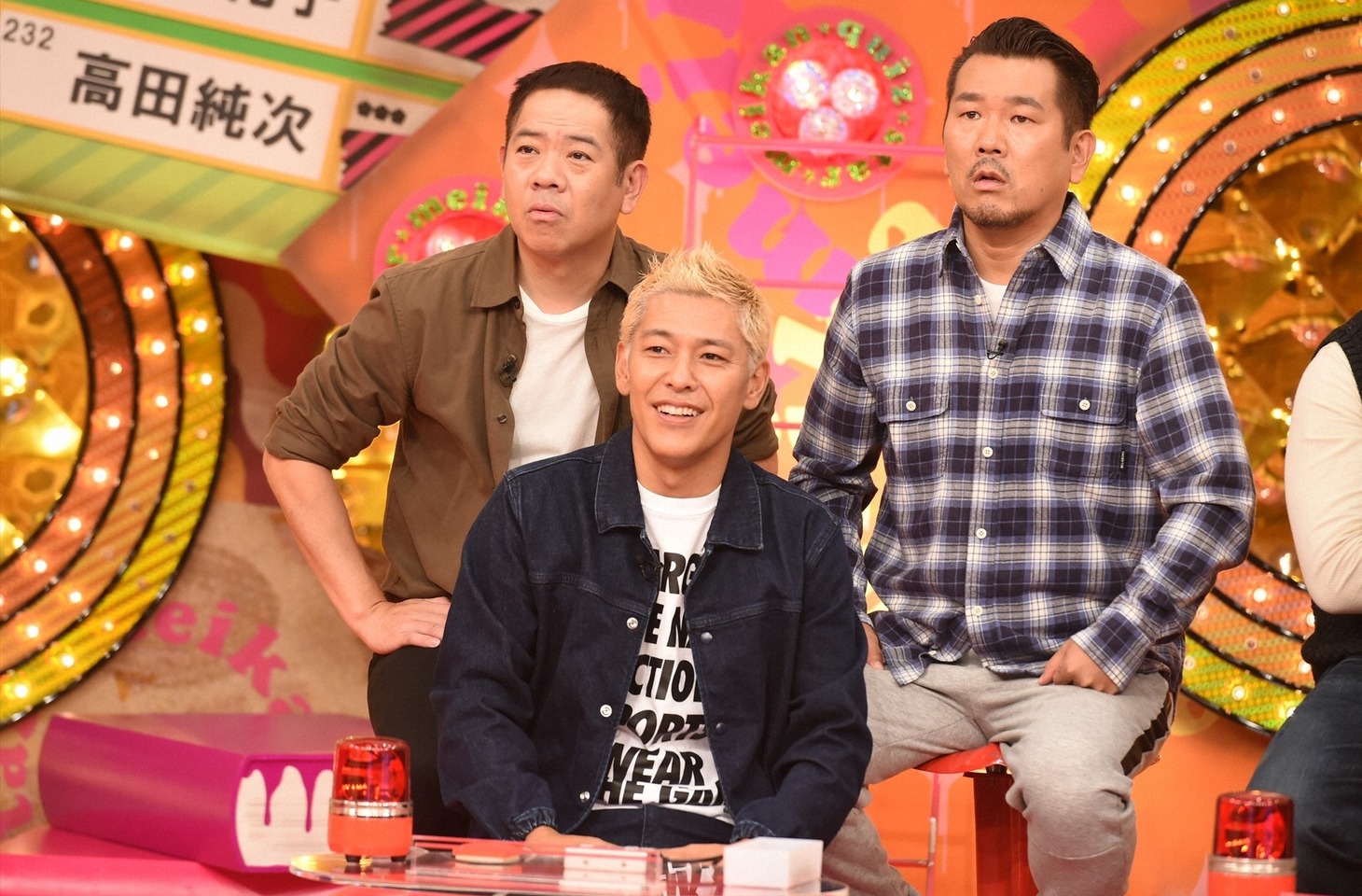 亮チームのロンドンブーツ1号2号・田村亮とFUJIWARA（後列）。(c)TBS