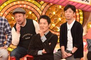 ジュニアチームの千原ジュニアと（後列左から）ケンドーコバヤシ、フットボールアワー後藤。(c)TBS