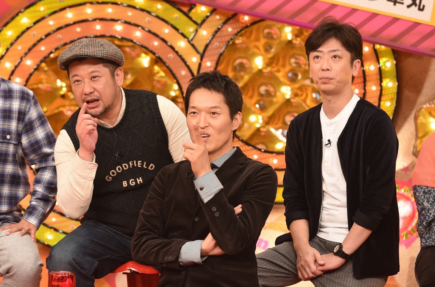 ジュニアチームの千原ジュニアと（後列左から）ケンドーコバヤシ、フットボールアワー後藤。(c)TBS