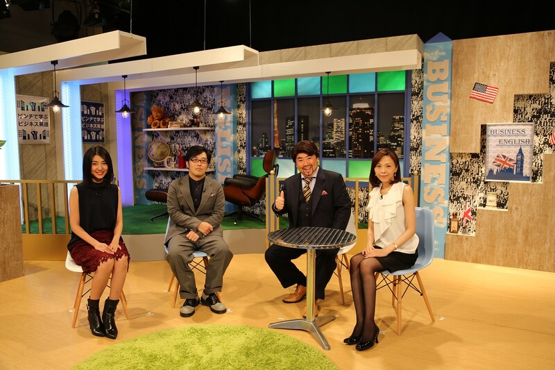 左から市橋直歩、ドランクドラゴン、森本智子アナウンサー。(c)BSジャパン