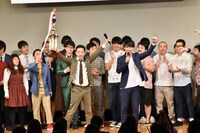 前回チャンピオンのニューヨーク（手前中央）が登場した場面。