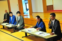 コマンダンテ（左）と笑い飯（右）。