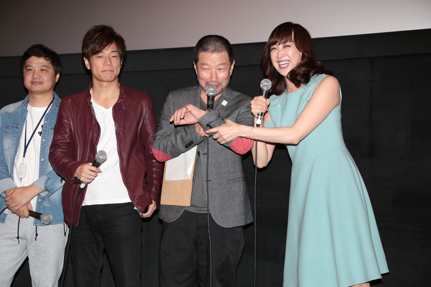 舞台挨拶の様子。