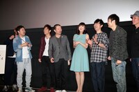 舞台挨拶の様子。