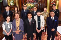 「芸能人格付けチェック ～一流芸能人に常識はあるのか!?SP～」の出演者たち。(c)ABC