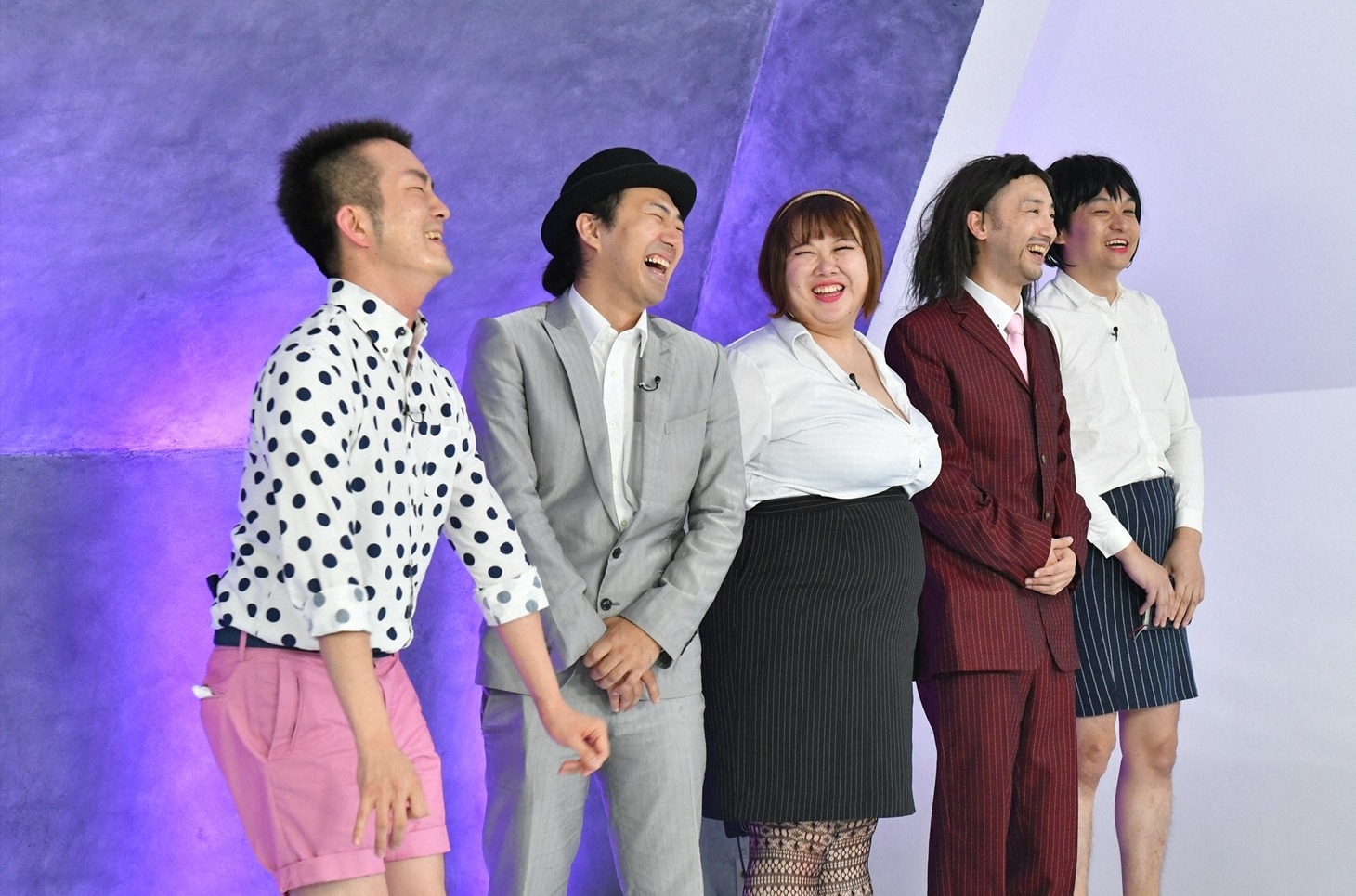 「有田ジェネレーション」の「女子ウケする下ネタ芸人」オーディションに登場する（左から）ユーマ、ハニートラップ、パイナップリン。(c)TBS