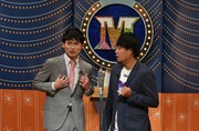 漫才でトークテーマを発表するタナからイケダ。(c)読売テレビ
