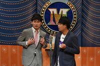 漫才でトークテーマを発表するタナからイケダ。(c)読売テレビ