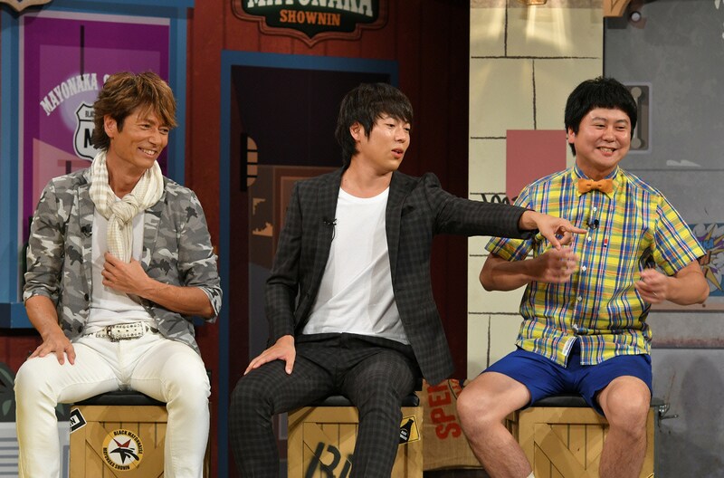 左からマイケル富岡、ウーマンラッシュアワー。(c)読売テレビ