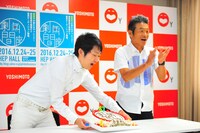 7月に行われた会見の様子。