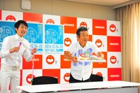 7月に行われた会見の様子。