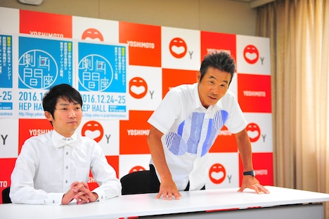 7月に行われた会見の様子。