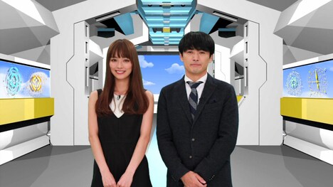 左からサブMCの内田理央、MCの劇団ひとり。