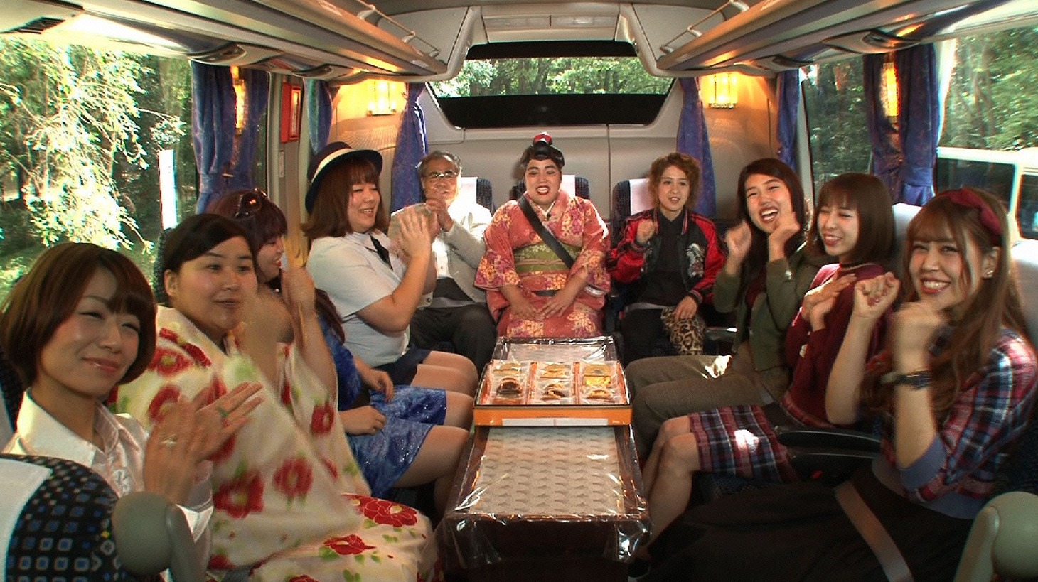 「ゆり山紅葉の京都びしょ濡れバスツアー 次世代おんな芸人No.1決定戦！」のワンシーン。(c)読売テレビ