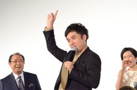 締めを任されるムロツヨシ。