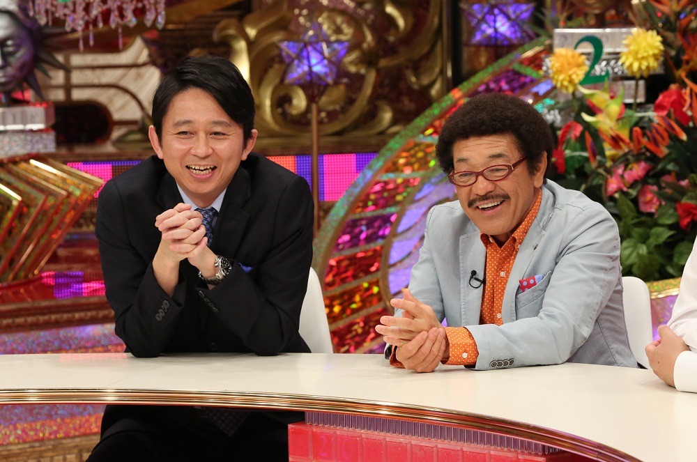 （左から）有吉弘行、具志堅用高。(c)関西テレビ