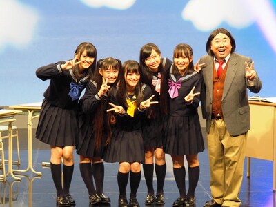 「めざせ甲子園！つかたこレインボーロード」に出演するドランクドラゴン塚地（右）と、たこやきレインボー。(c)関西テレビ