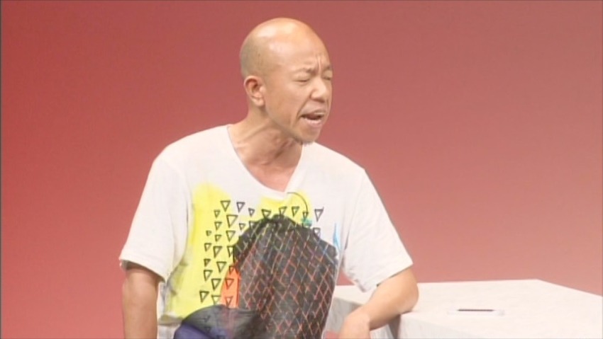 DVD「バイきんぐ単独ライブ『ハート』」のワンシーン。
