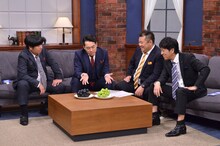 ナガノパープルを紹介するバナナマン設楽（左から2人目）。(c)MBS