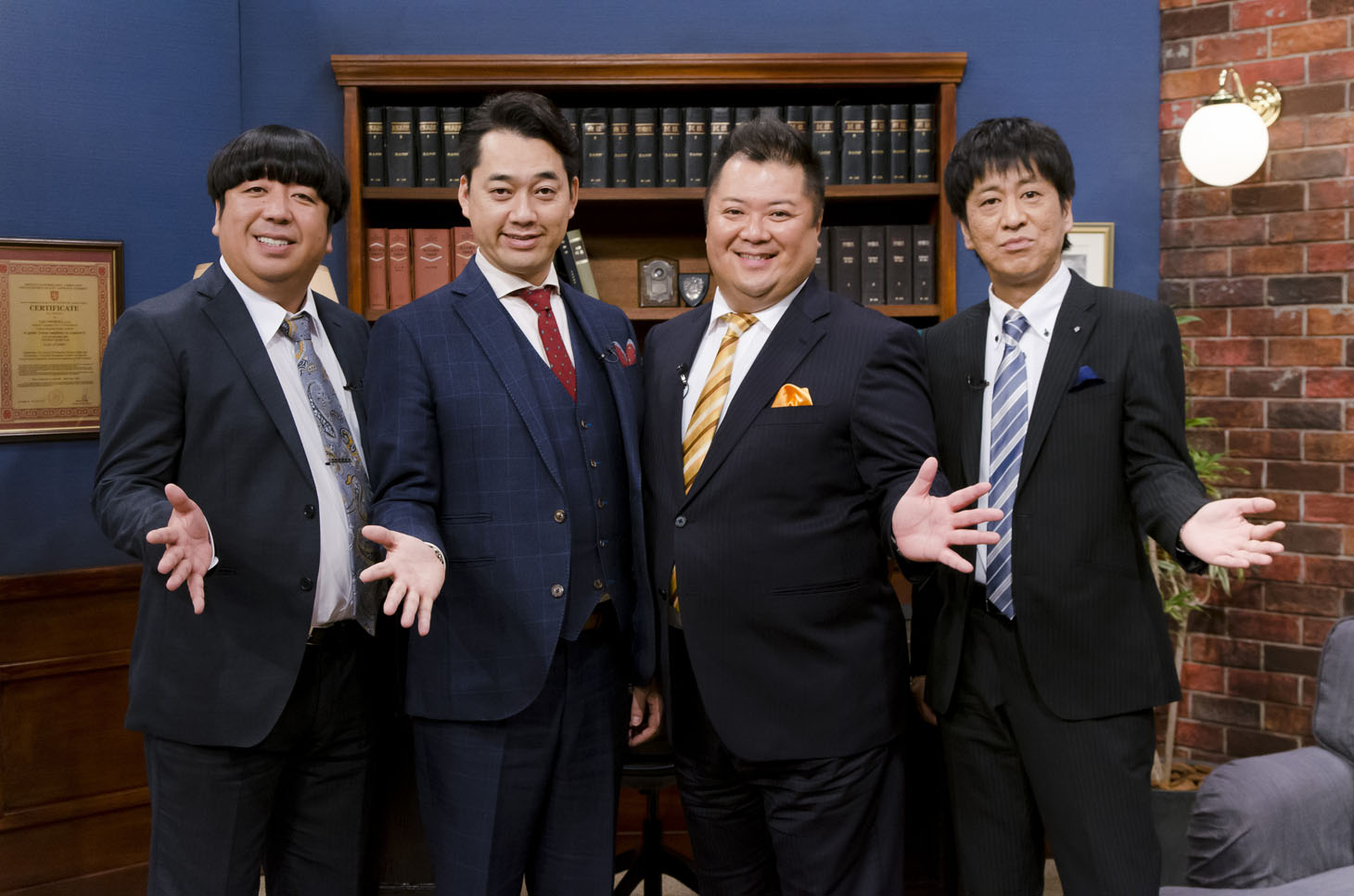 左からバナナマン日村、バナナマン設楽、ブラックマヨネーズ小杉、ブラックマヨネーズ吉田。(c)MBS