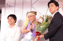 左からNON STYLE井上、りゅうちぇる、安倍晋三首相に扮するビスケッティ佐竹。