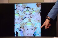 芸人たちとりゅうちぇるが「ちぇるちぇるエンジェルコース」で撮影したプリントシール。