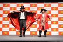 「SHIBUYA オトナHALLOWEEN PROJECT 2016」のメインイベント「インターナショナル仮装コンテスト」に特別審査員として登場した、ますだおかだ。