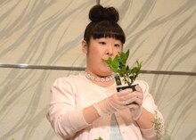 「ベジタブル盆栽」に挑戦する森三中・村上。