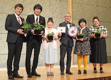 左から博多華丸・大吉、森三中・村上、石原和幸、おかずクラブ。