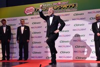 「ツッタカター」を披露する西川のりお。