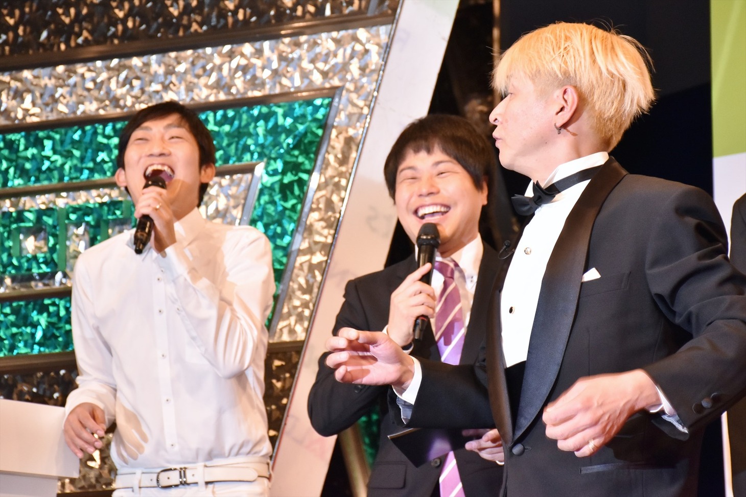 NON STYLEと吉田ヒロ（右）。