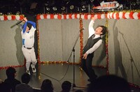 2016年11月「ラ・ママ新人コント大会」350回記念公演でネタを披露するラブレターズ