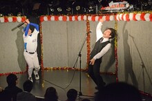 2016年11月「ラ・ママ新人コント大会」350回記念公演でネタを披露するラブレターズ