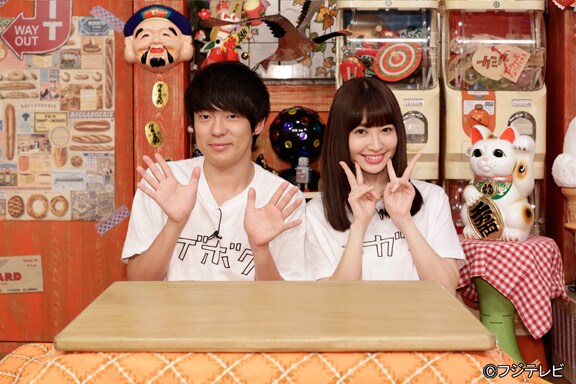 （左から）ウーマンラッシュアワー村本、小嶋陽菜。