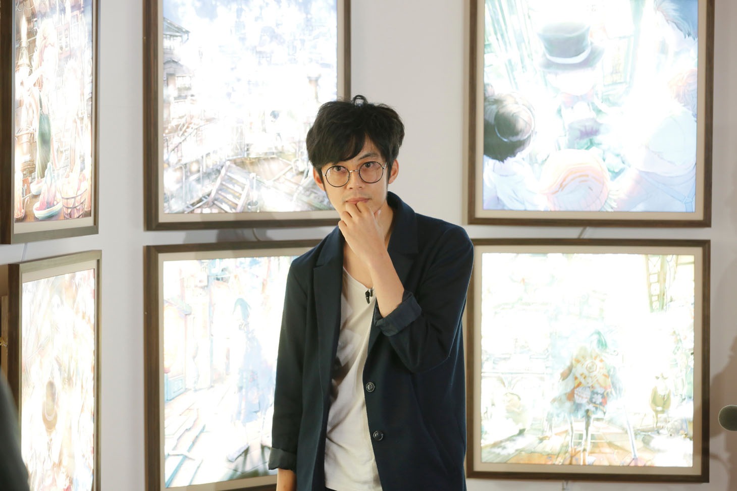 「えんとつ町のプぺル展」について語るキングコング西野。